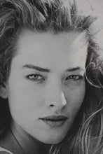 Load image into Gallery viewer, Pamela Hanson. Malibu Beach, California. 1987. Vintage art print.
